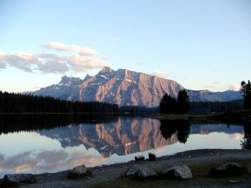 "Banff, Alberta, Canada (230089894)" by Tony Webster from Portland, Oregon, United States - Banff, Alberta, Canada. Licensed under CC BY 2.0 via Wikimedia Commons 