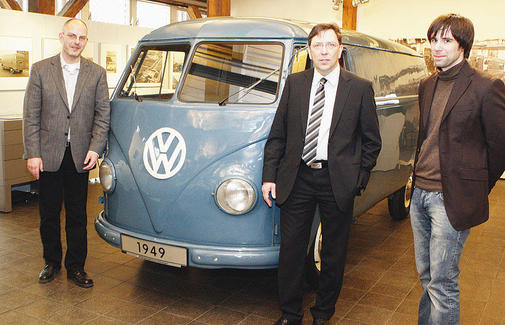 vw-bulli-ist-60-jahre-alt-ausstellung-im-museum_pdaarticlewide